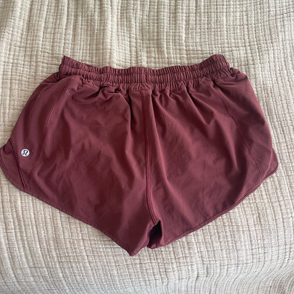 LULULEMON HOTTY HOT SHORTS 2.5
